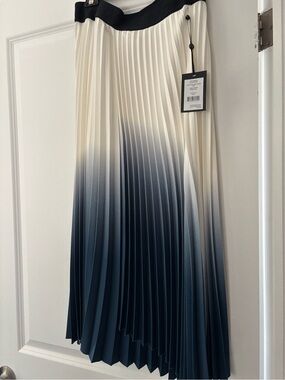 Pleated Ombre Midi Skirt in White and Navy - Brand:DKNY